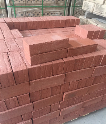 Tijolo contínuo vermelho da argila com a cara antiga do tijolo para a construção da parede da construção de casa 210 x 100 x 65 milímetros
